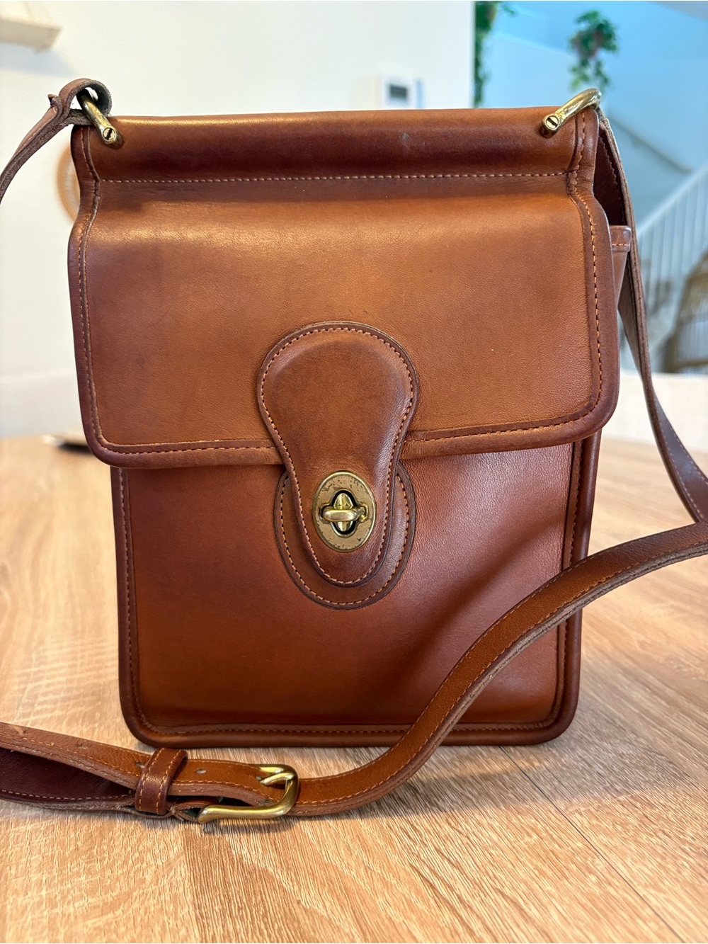 Vintage Coach Murphy Crossbody bag in British Tan leather. - Picture 2 of 11